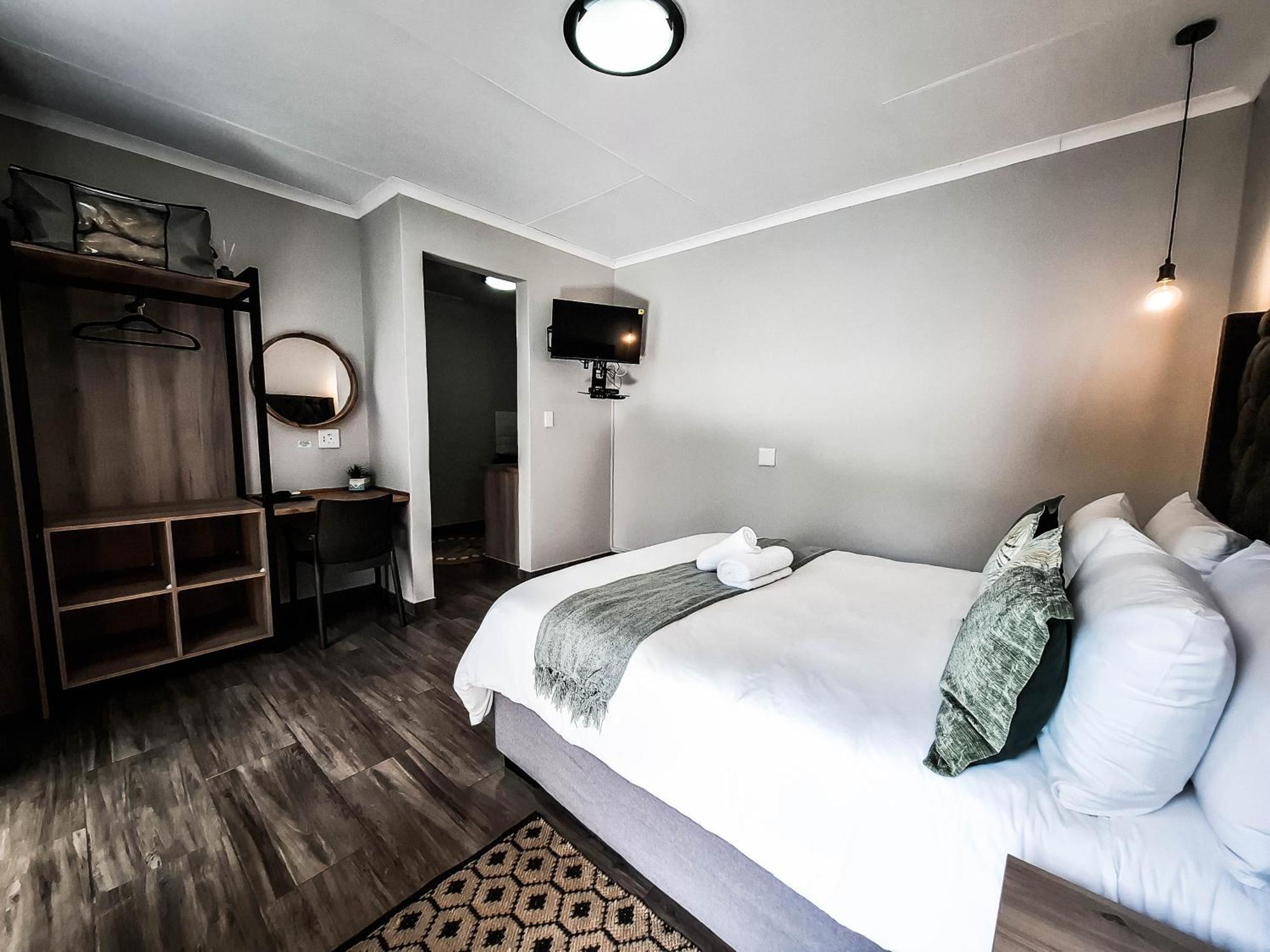 B At Home Guest House Piet Retief Esterno foto