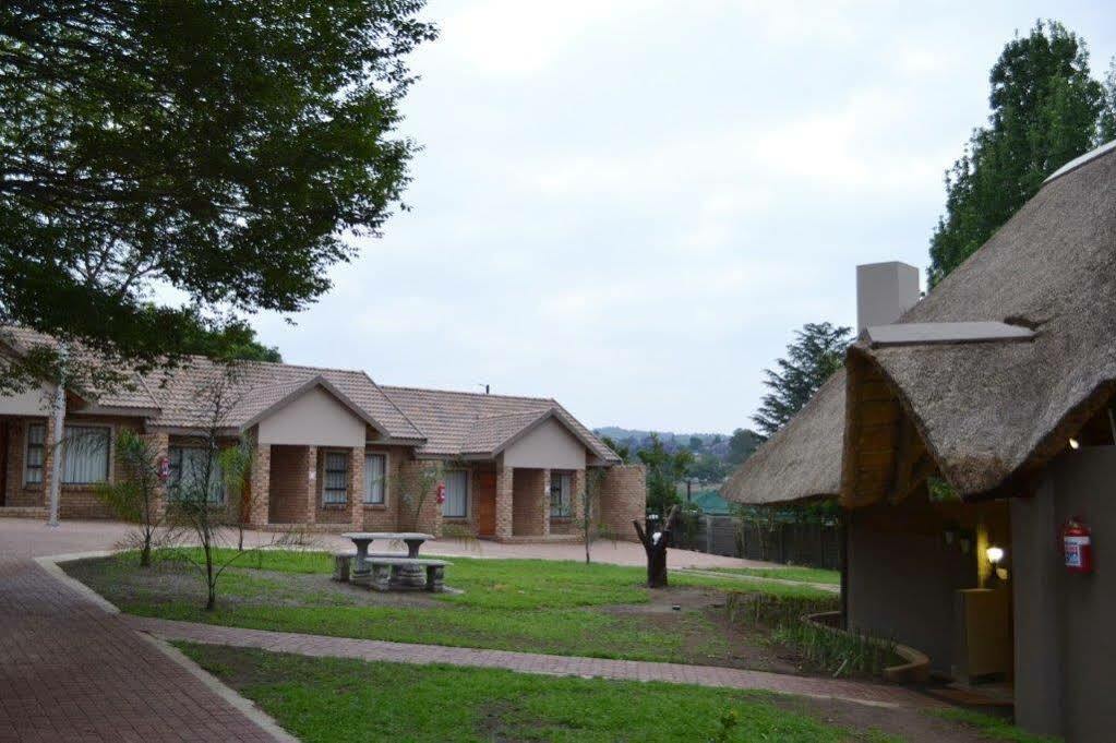 B At Home Guest House Piet Retief Esterno foto